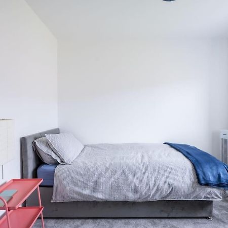 Cosy 3 Bed Near Beaches, Cardiff & Brecon Beacons Coity المظهر الخارجي الصورة