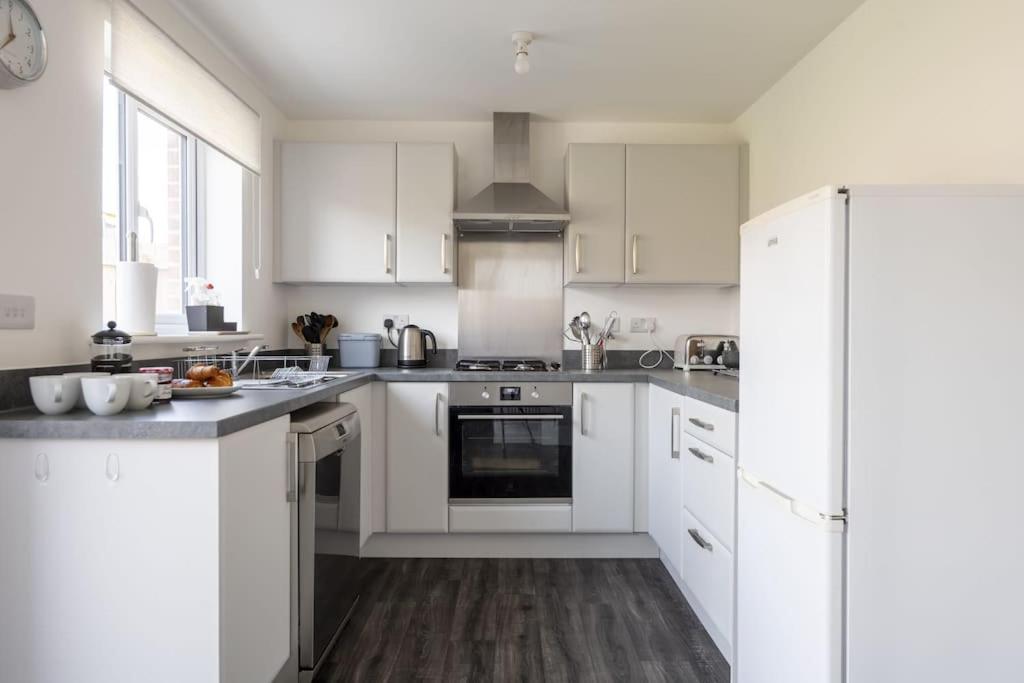 Cosy 3 Bed Near Beaches, Cardiff & Brecon Beacons Coity المظهر الخارجي الصورة