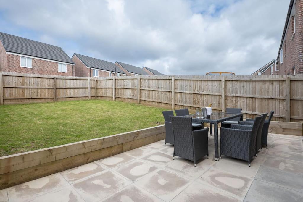 Cosy 3 Bed Near Beaches, Cardiff & Brecon Beacons Coity المظهر الخارجي الصورة