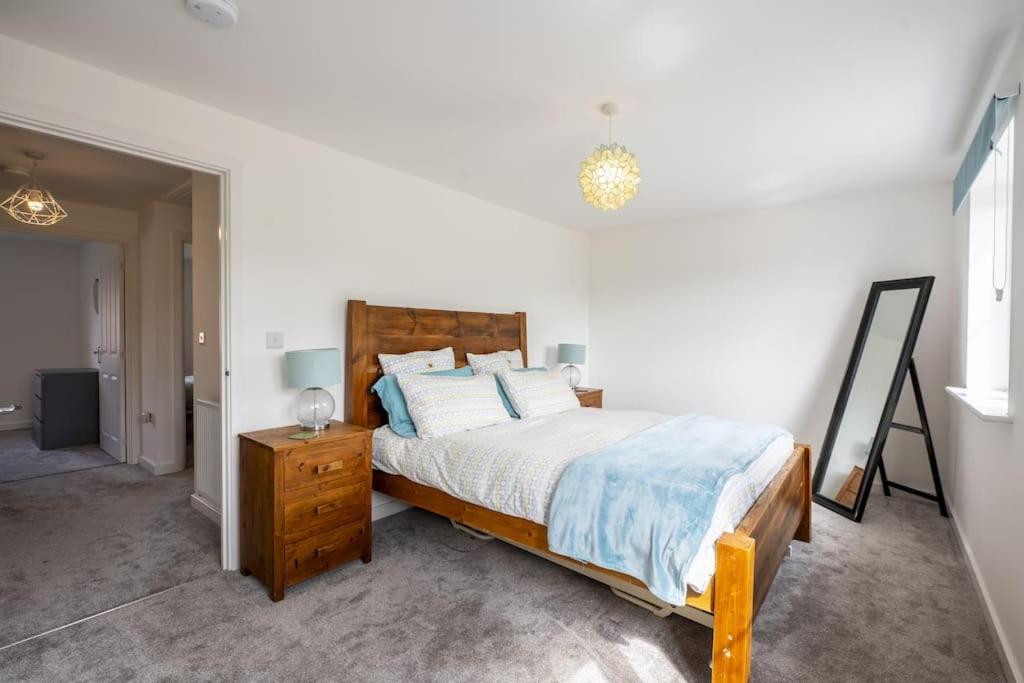 Cosy 3 Bed Near Beaches, Cardiff & Brecon Beacons Coity المظهر الخارجي الصورة