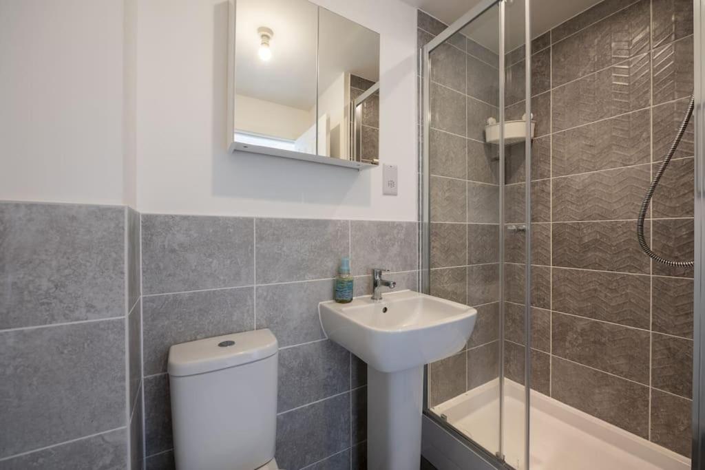 Cosy 3 Bed Near Beaches, Cardiff & Brecon Beacons Coity المظهر الخارجي الصورة