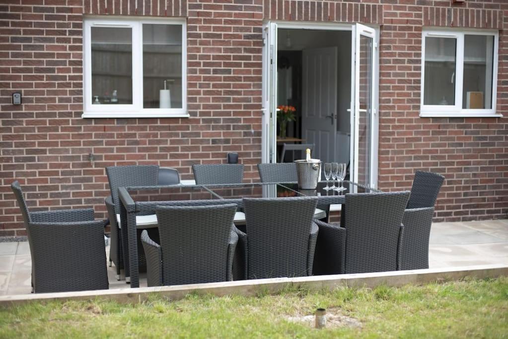 Cosy 3 Bed Near Beaches, Cardiff & Brecon Beacons Coity المظهر الخارجي الصورة