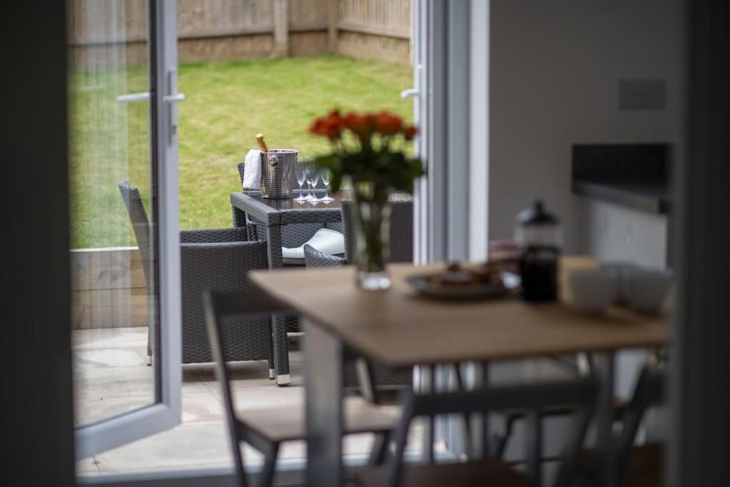 Cosy 3 Bed Near Beaches, Cardiff & Brecon Beacons Coity المظهر الخارجي الصورة