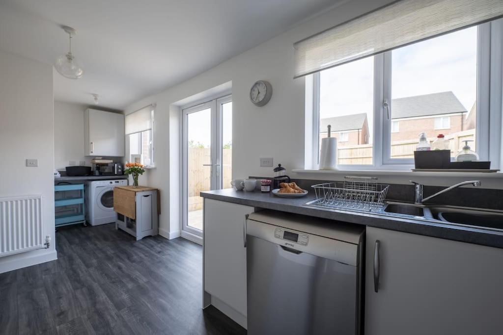 Cosy 3 Bed Near Beaches, Cardiff & Brecon Beacons Coity المظهر الخارجي الصورة