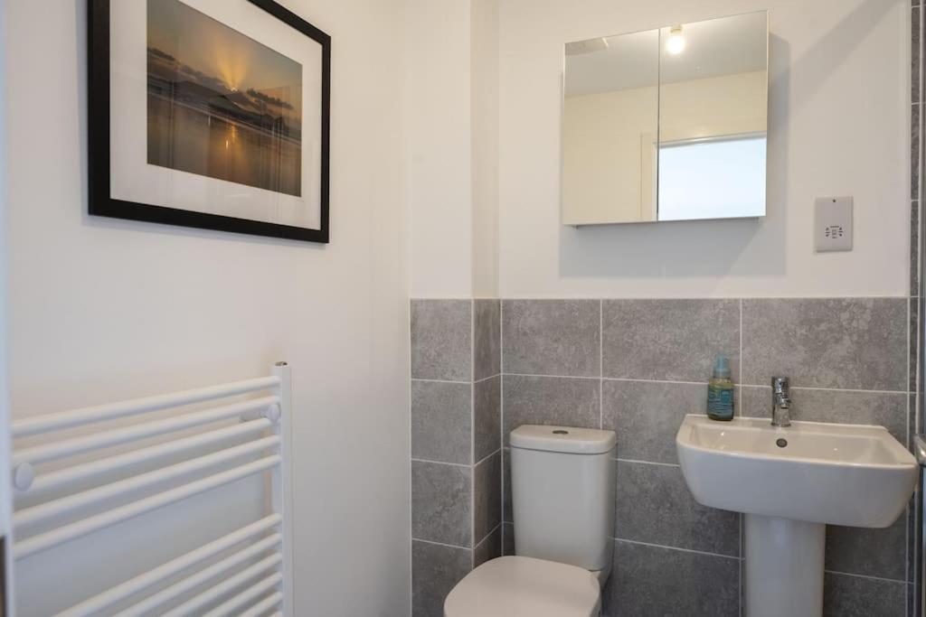 Cosy 3 Bed Near Beaches, Cardiff & Brecon Beacons Coity المظهر الخارجي الصورة