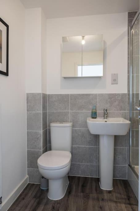 Cosy 3 Bed Near Beaches, Cardiff & Brecon Beacons Coity المظهر الخارجي الصورة