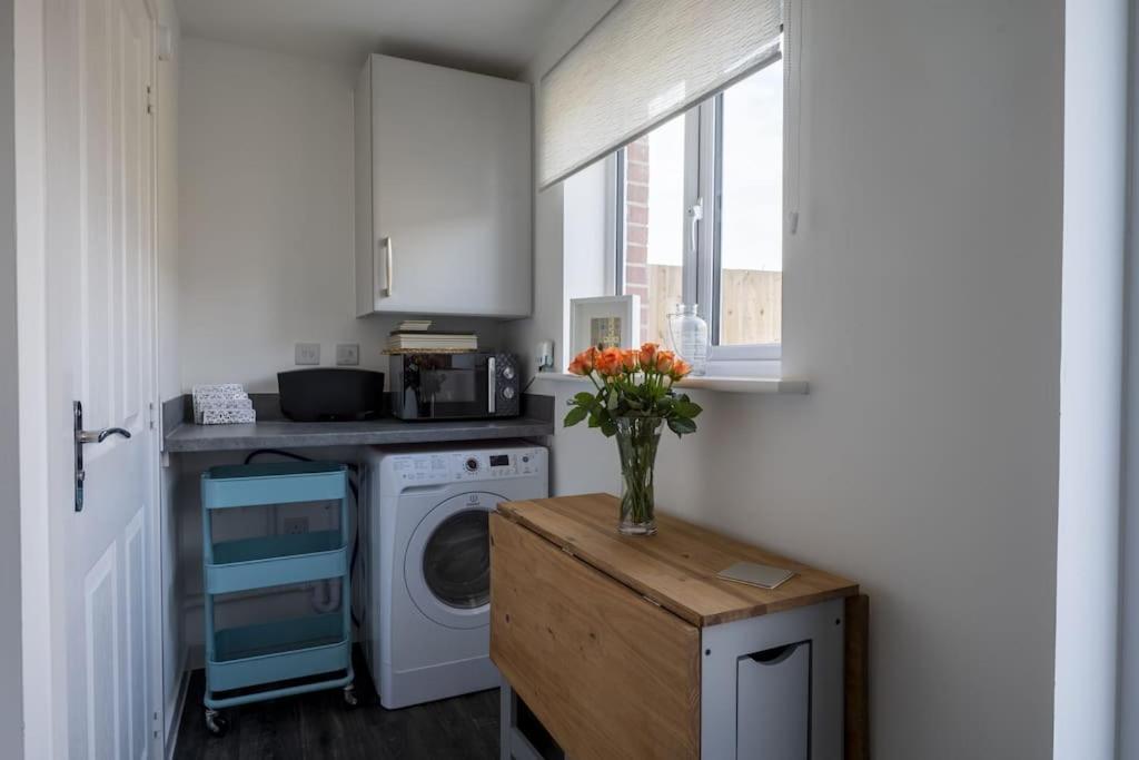 Cosy 3 Bed Near Beaches, Cardiff & Brecon Beacons Coity المظهر الخارجي الصورة