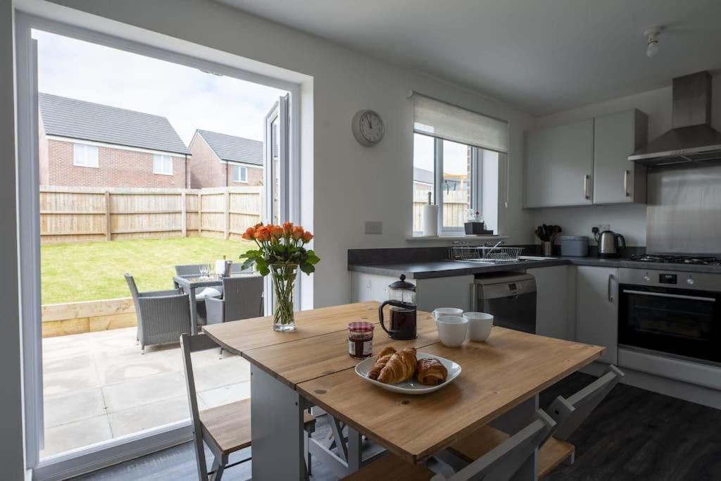 Cosy 3 Bed Near Beaches, Cardiff & Brecon Beacons Coity المظهر الخارجي الصورة
