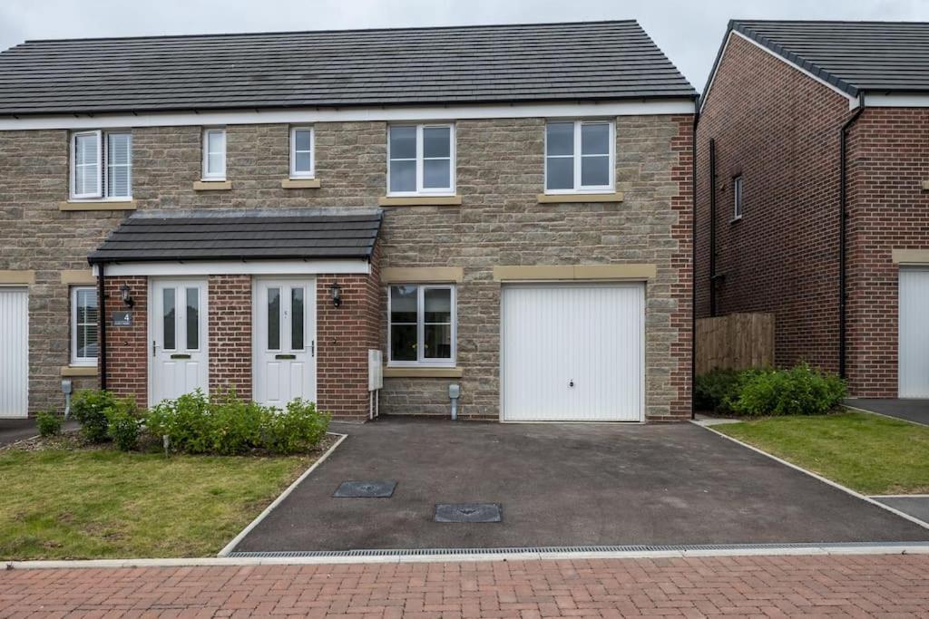 Cosy 3 Bed Near Beaches, Cardiff & Brecon Beacons Coity المظهر الخارجي الصورة
